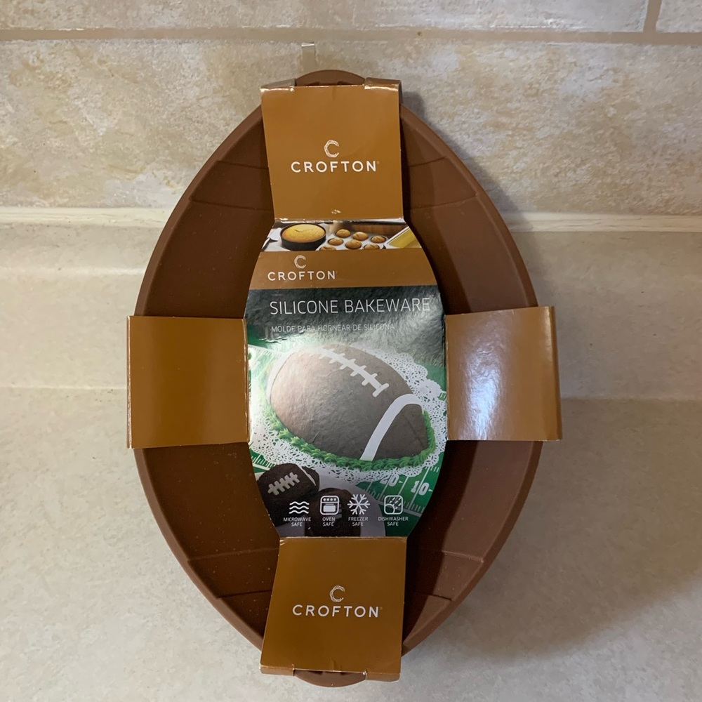 Crofton Football-Shaped Brown Silicone Bakeware